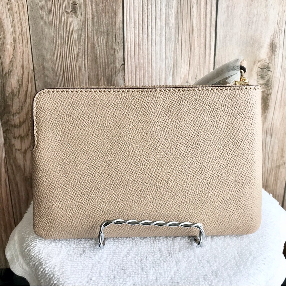 🆕 Coach Corner Zip Wristlet - Picture 4 of 7